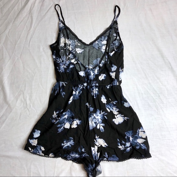 Black Floral Romper - Picture 5 of 6